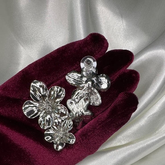 ZARA Super Silver Floral earrings - Picture 8 of 14